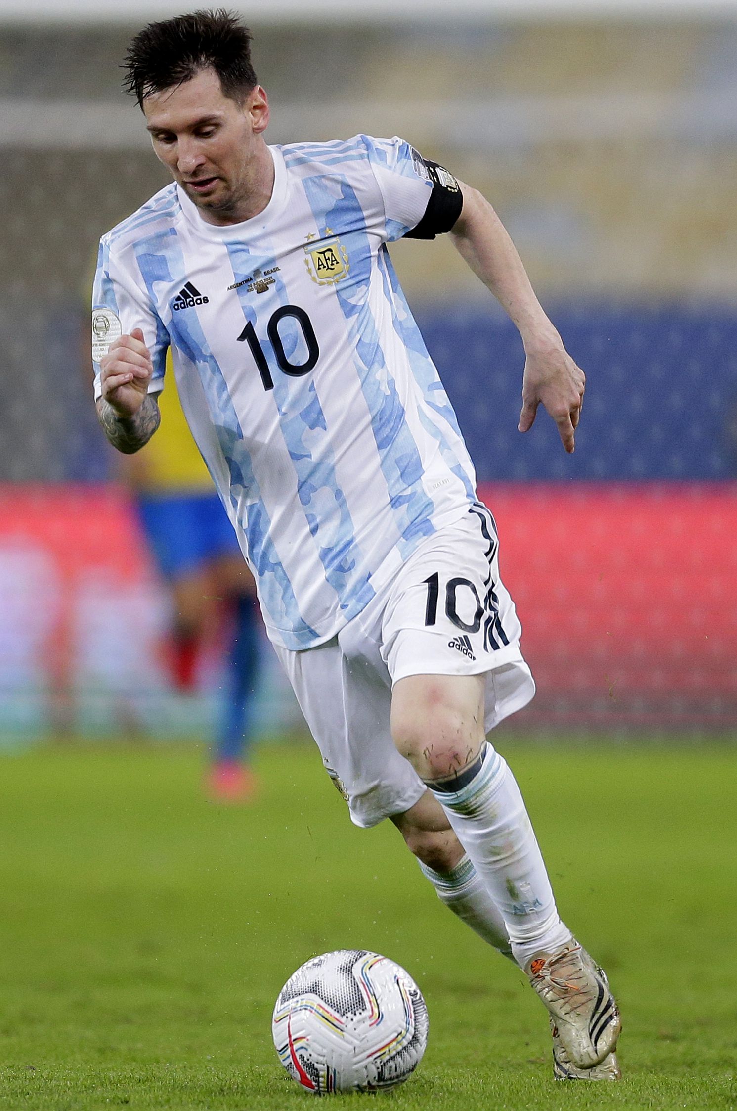 在压力下依 在压力下依