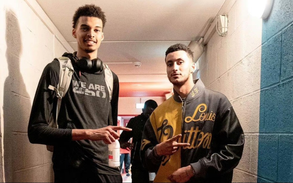 在鲁尼口中 在鲁尼口中